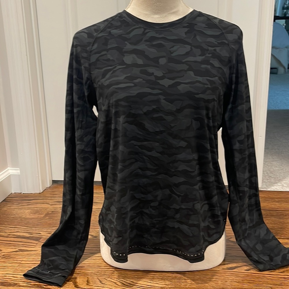 LuluLemon L/S black camo shirt. Size 6